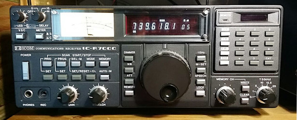 Il frontale dell'IC-R7000 Il frontale dell'IC-R7000