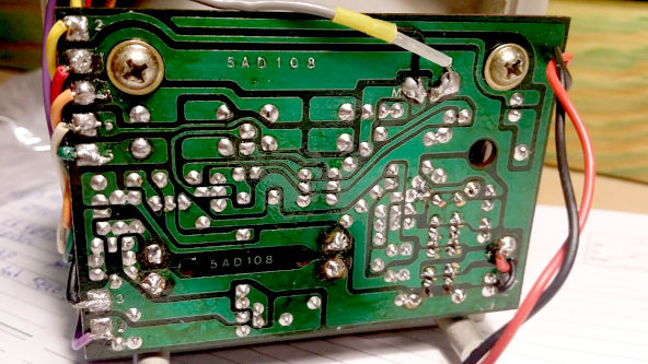 Particolare del circuito interno dell'Adonis AM-303G