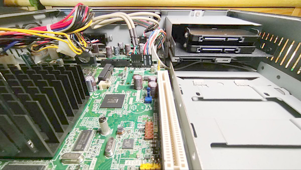 L'interno del piccolo NAS Linux