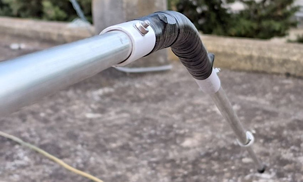 Il radiale con il tubo di PVC piegato per il surriscaldamento