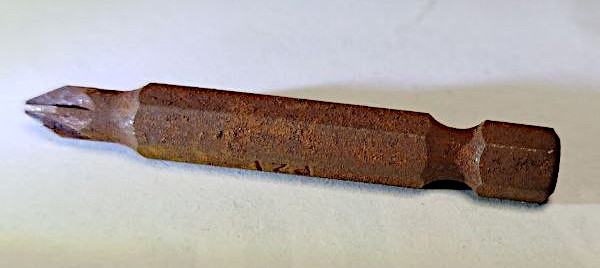 L'innesto Pozidriv trovato arrugginito, con la sua evidente patina di ossido