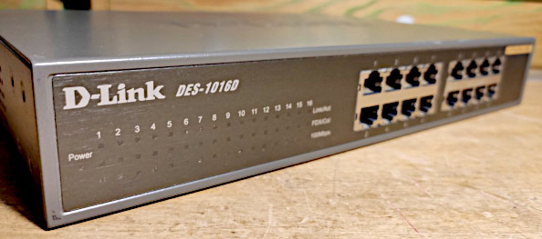 Lo switch di rete D-Link 1016DES