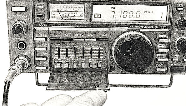 Radio Icom IC-735: lo sportellino in plastica trasparente dei comandi