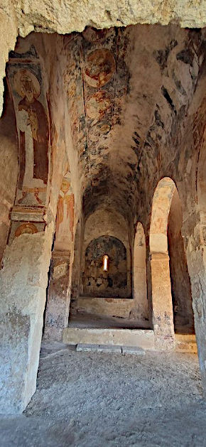 Interno della chiesa basiliana di San Mauro