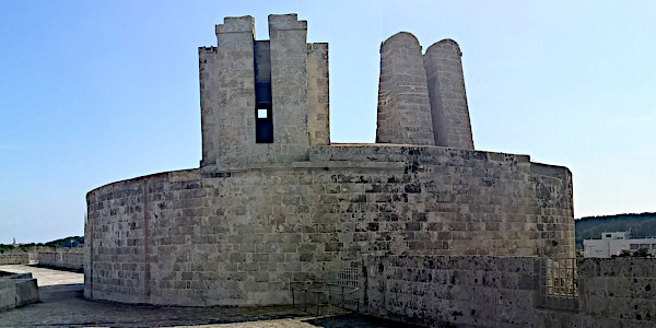 La stazione del telegrafo ad asta sulla torre del Castello di Otranto