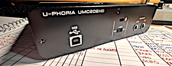 U-PHORIA UMC202HD: le connessioni del pannello retrostante U-PHORIA UMC202HD: le connessioni del pannello retrostante