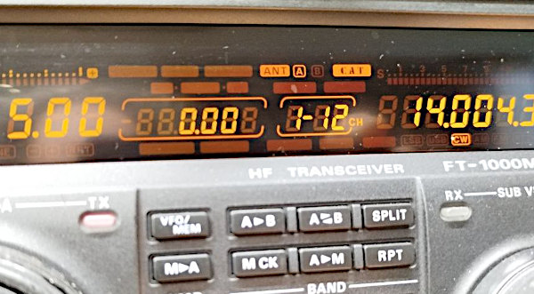 Il Diplay dell'FT-1000MP con l'indicazione del CAT connesso